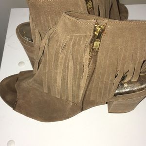 Ankle suede boot